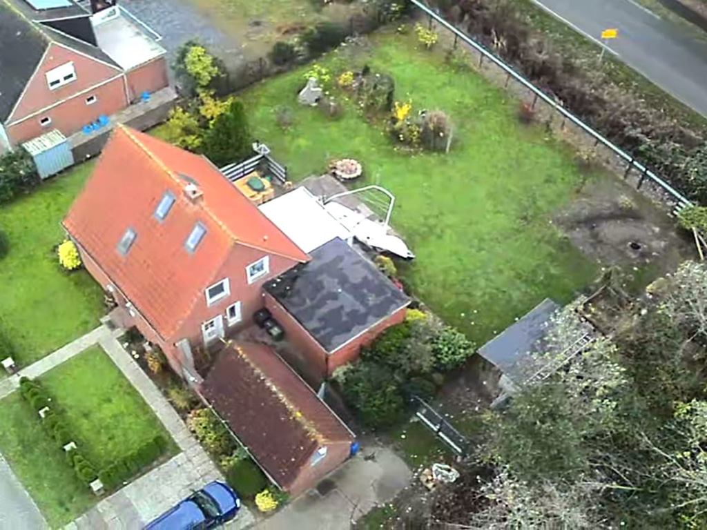 Drohnenaufnahme Sicht aufs haus aus der Vogelperspektive